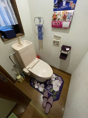 タンクレス風デザインのトイレでスッキリとした空間に