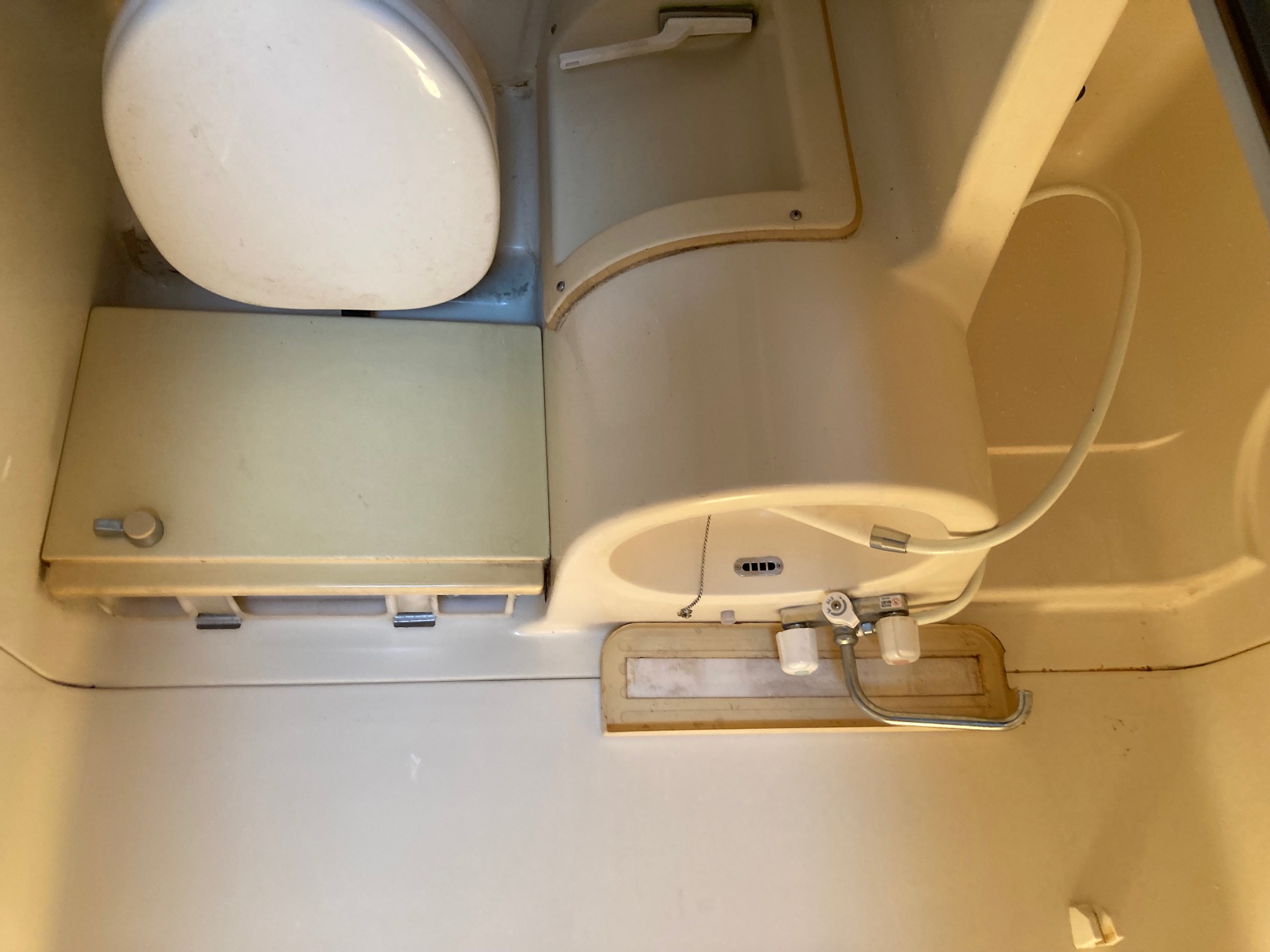 ３点ユニットバスを交換・オプションにシャワートイレ