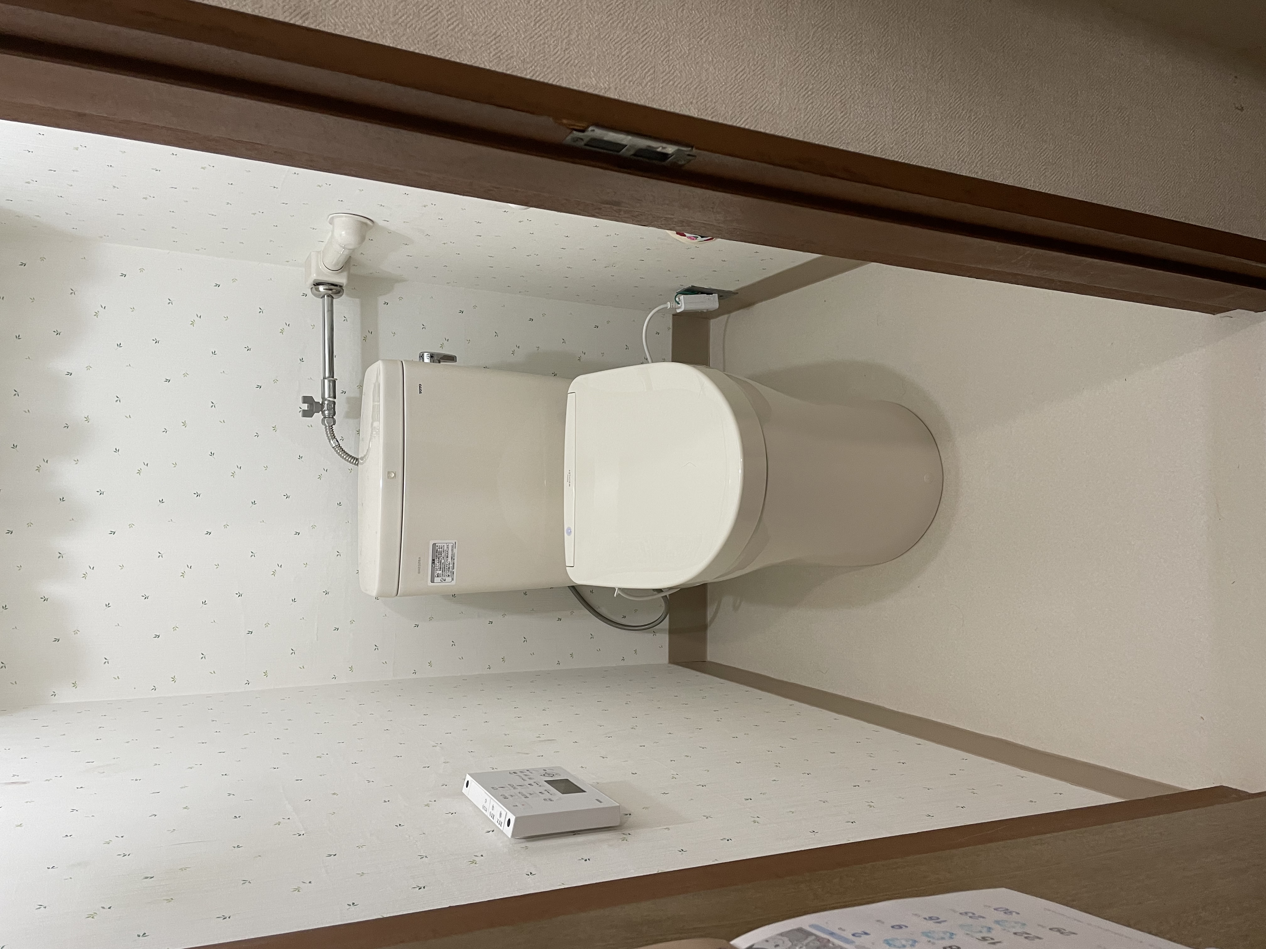 床がきしむトイレを補強材を入れて補修