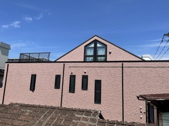 経年劣化が目立つ外壁・屋根・玄関をまとめてリフォーム
