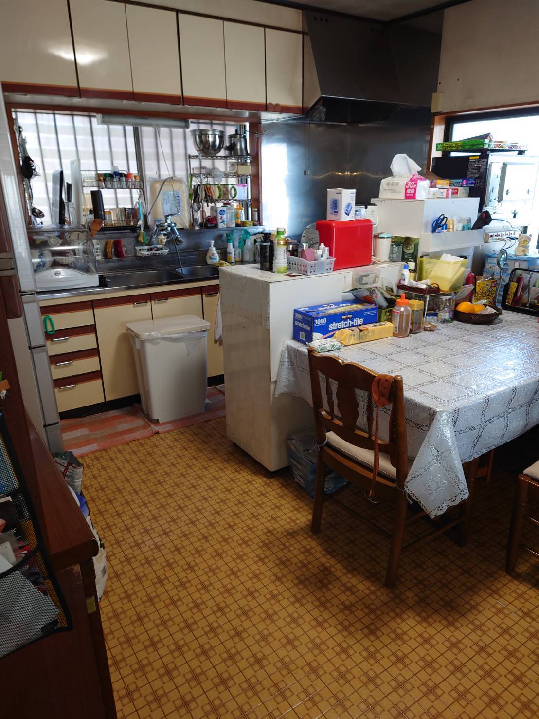 古くて暗い雰囲気から全体的に明るいキッチンに