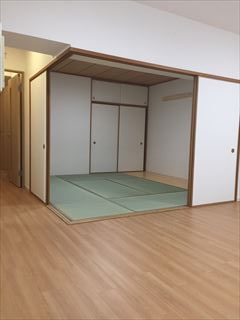汚れが目立つ内装をきれいに改装