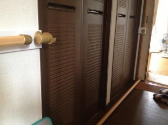 手すり設置で夜の歩行の安全を確保