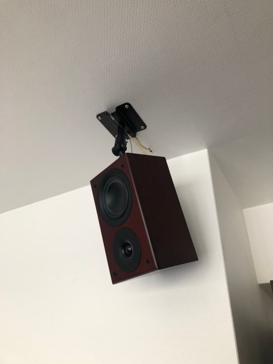 マンション　小さなリフォーム・使わなくなったスピーカー撤去