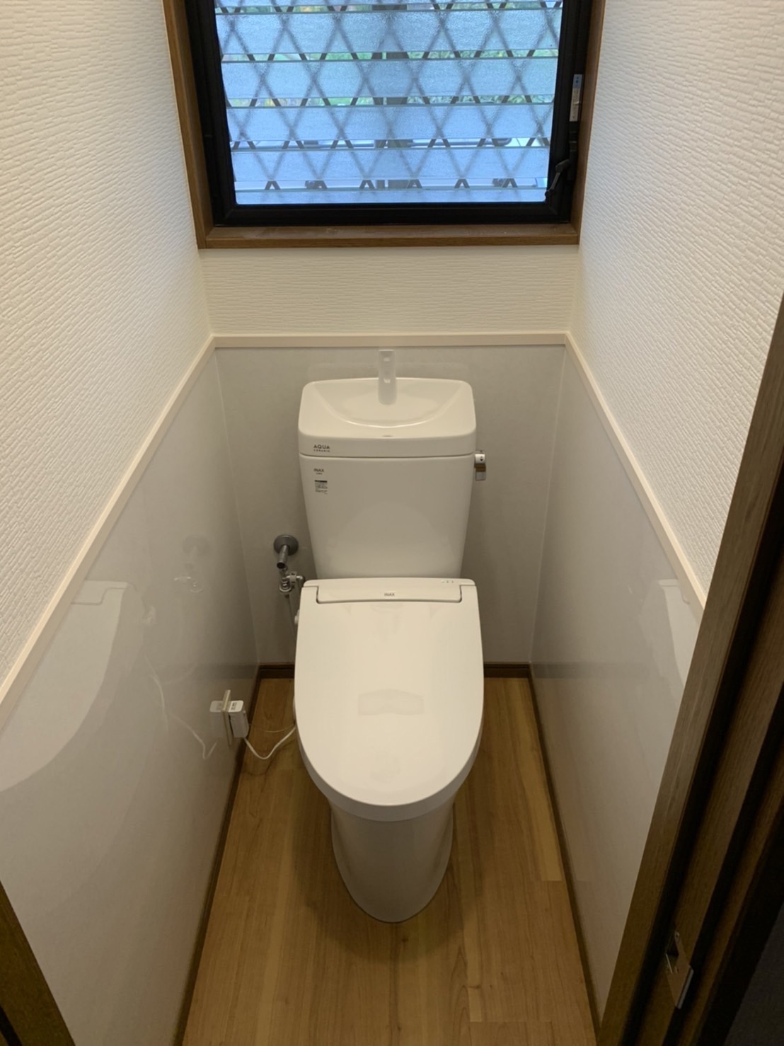 さっとひと拭き。消臭付き腰高パネル！！