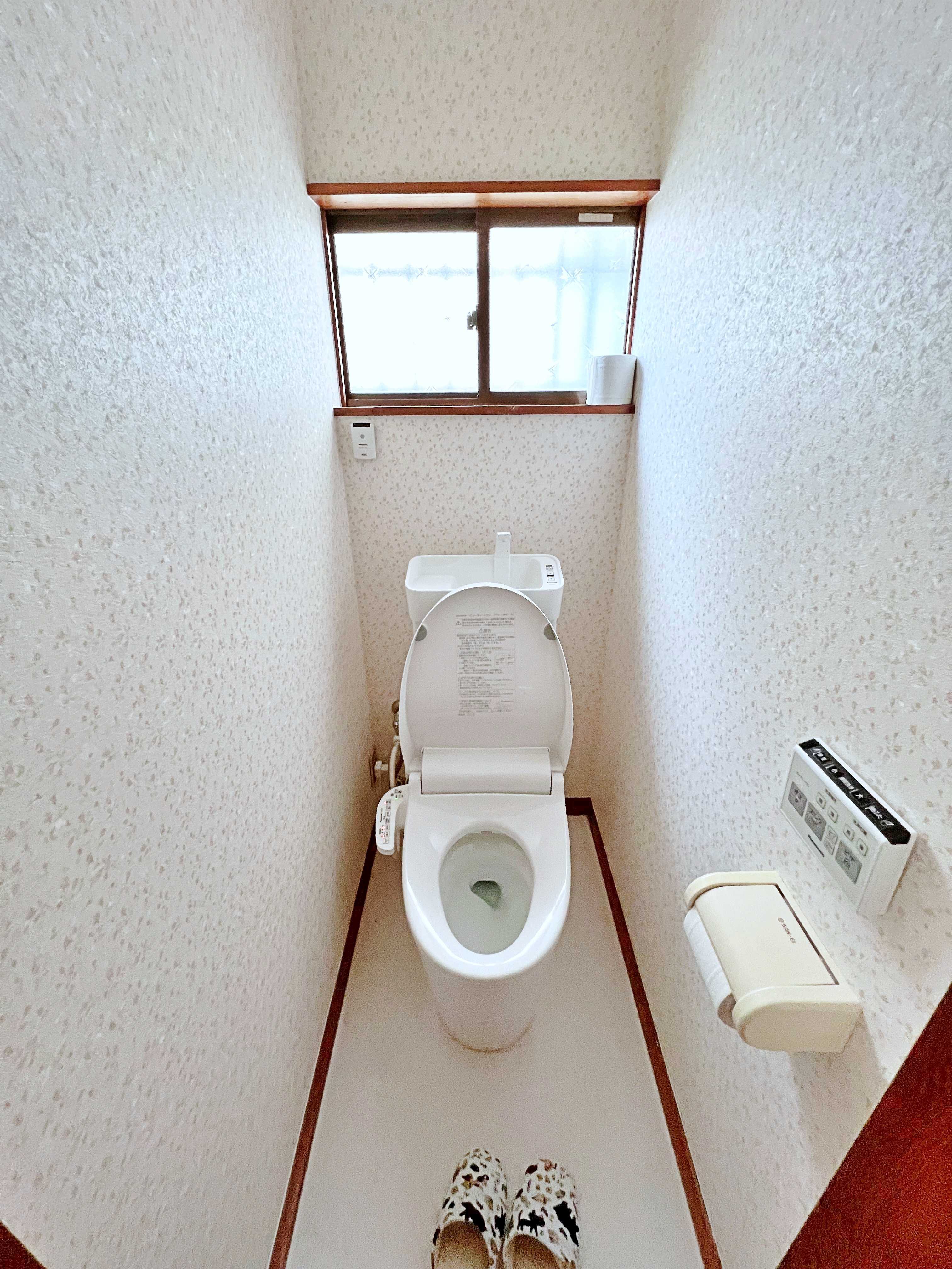 明るく清潔感あふれるトイレ空間へ