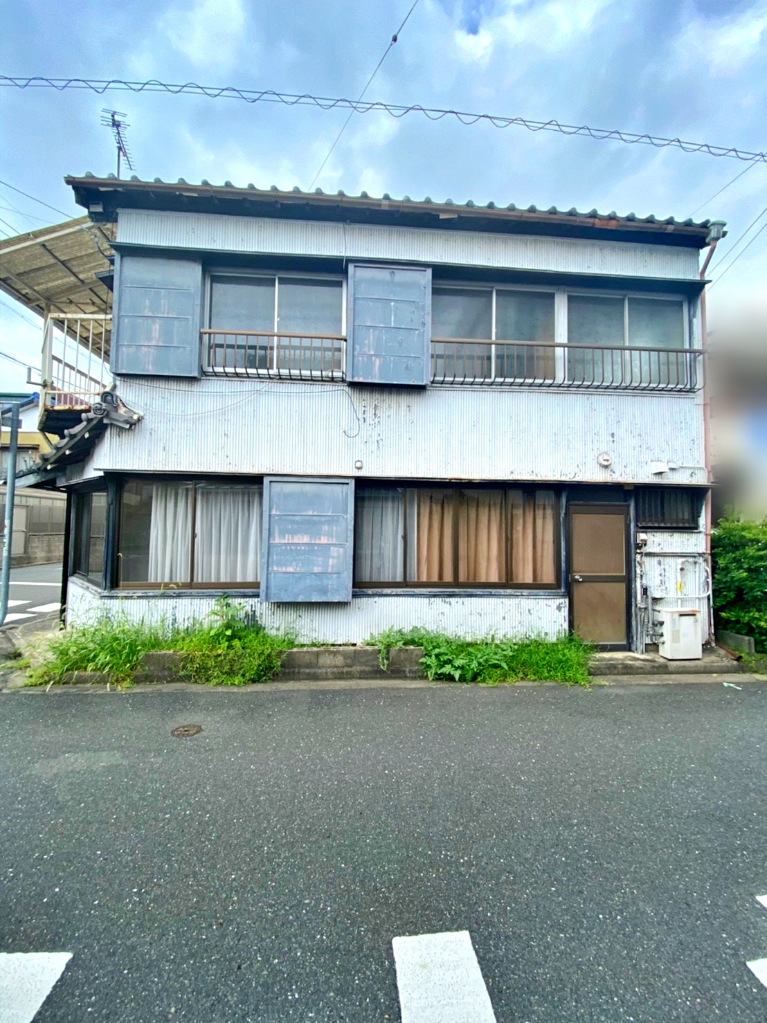 フルリノベーション物件　屋根、外壁張替え、バルコニー新設