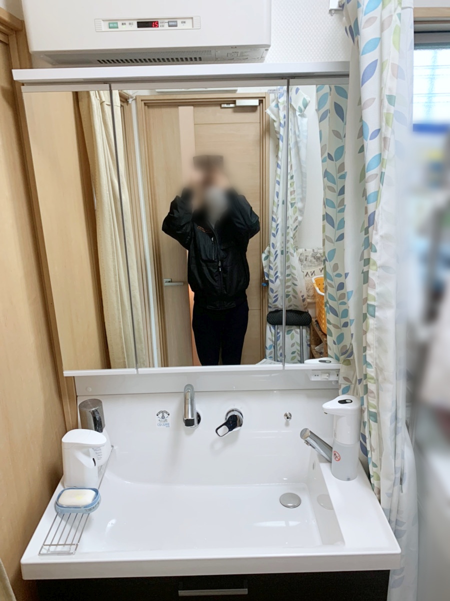 洗面化粧台をリフォーム致しました。