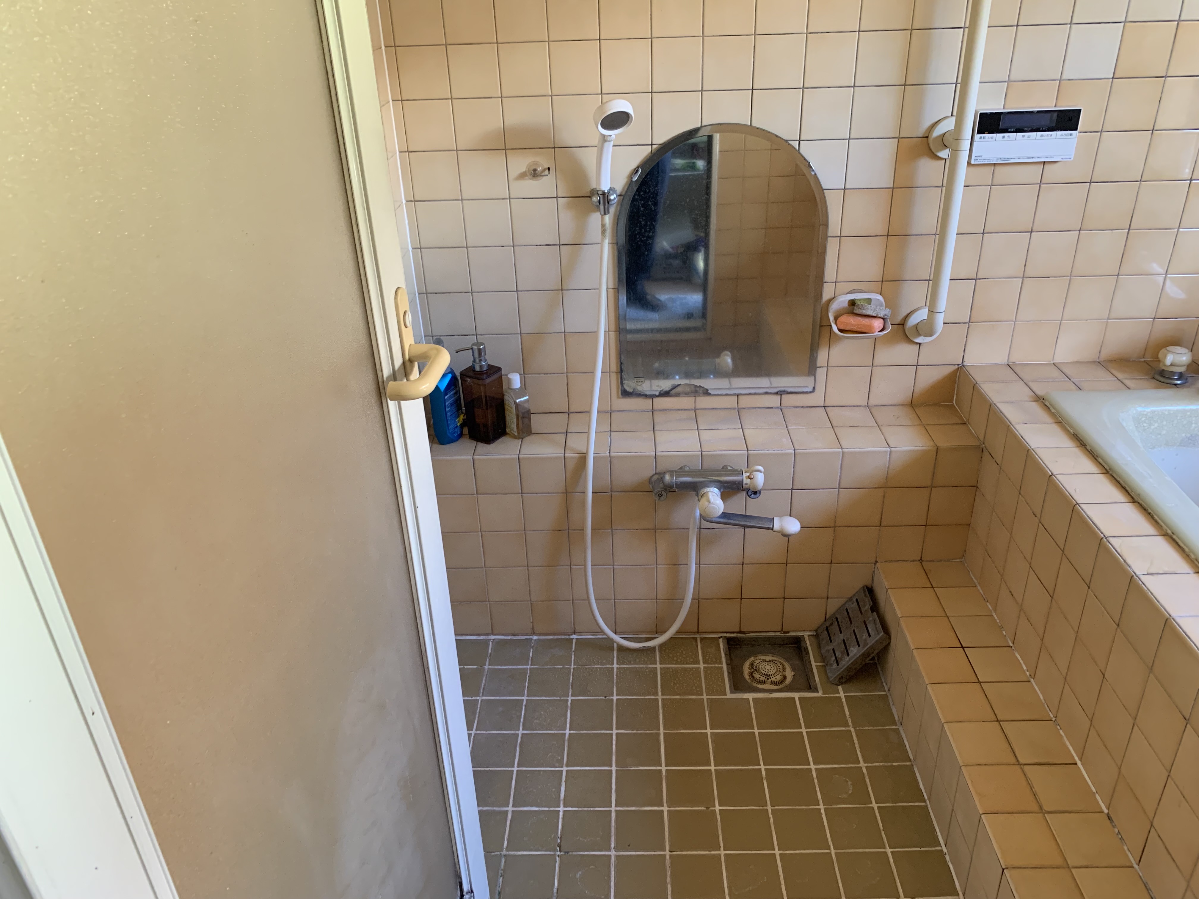 冷たくて寒いお風呂から広々あったか快適お風呂へリフォーム