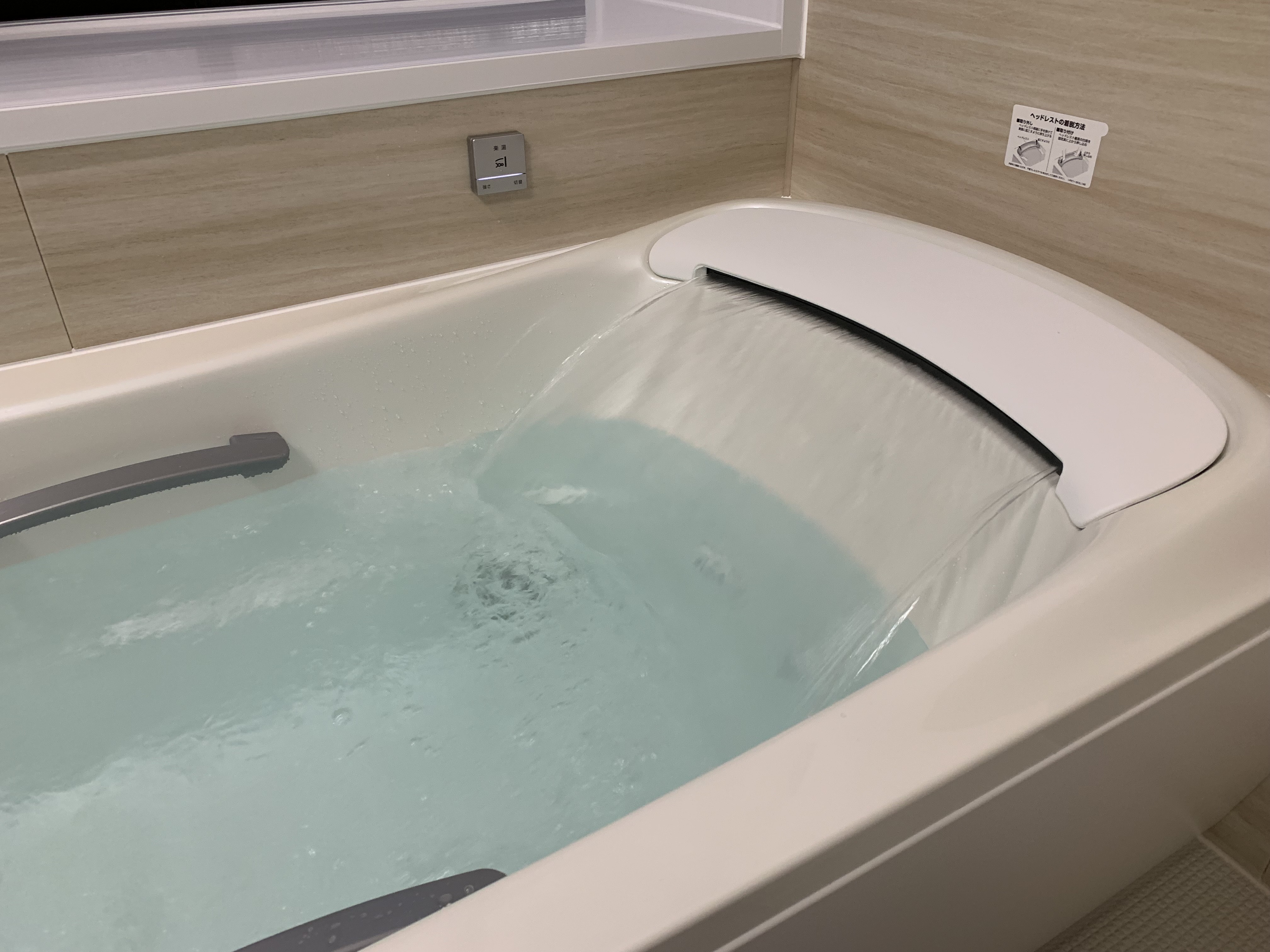 冷たくて寒いお風呂から広々あったか快適お風呂へリフォーム