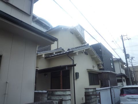 道路に面した玄関部分減築し駐車場として活用可能