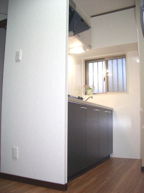キッチンの狭さ解消・仕切られてたトイレスペースを一つに