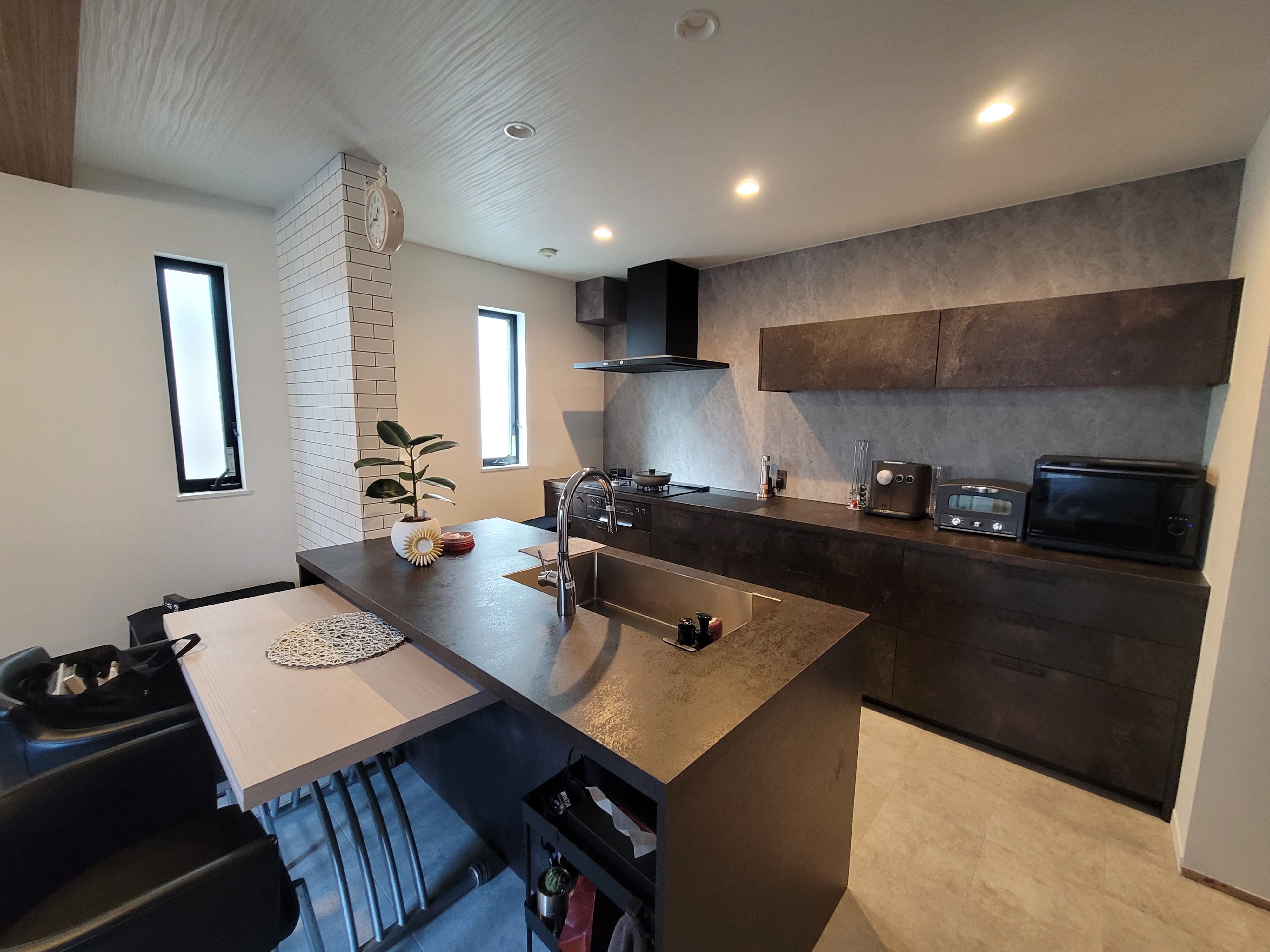 �������������ȃL�b�`���ɕϐg���Ďg��������ǂ��喞���ł��B