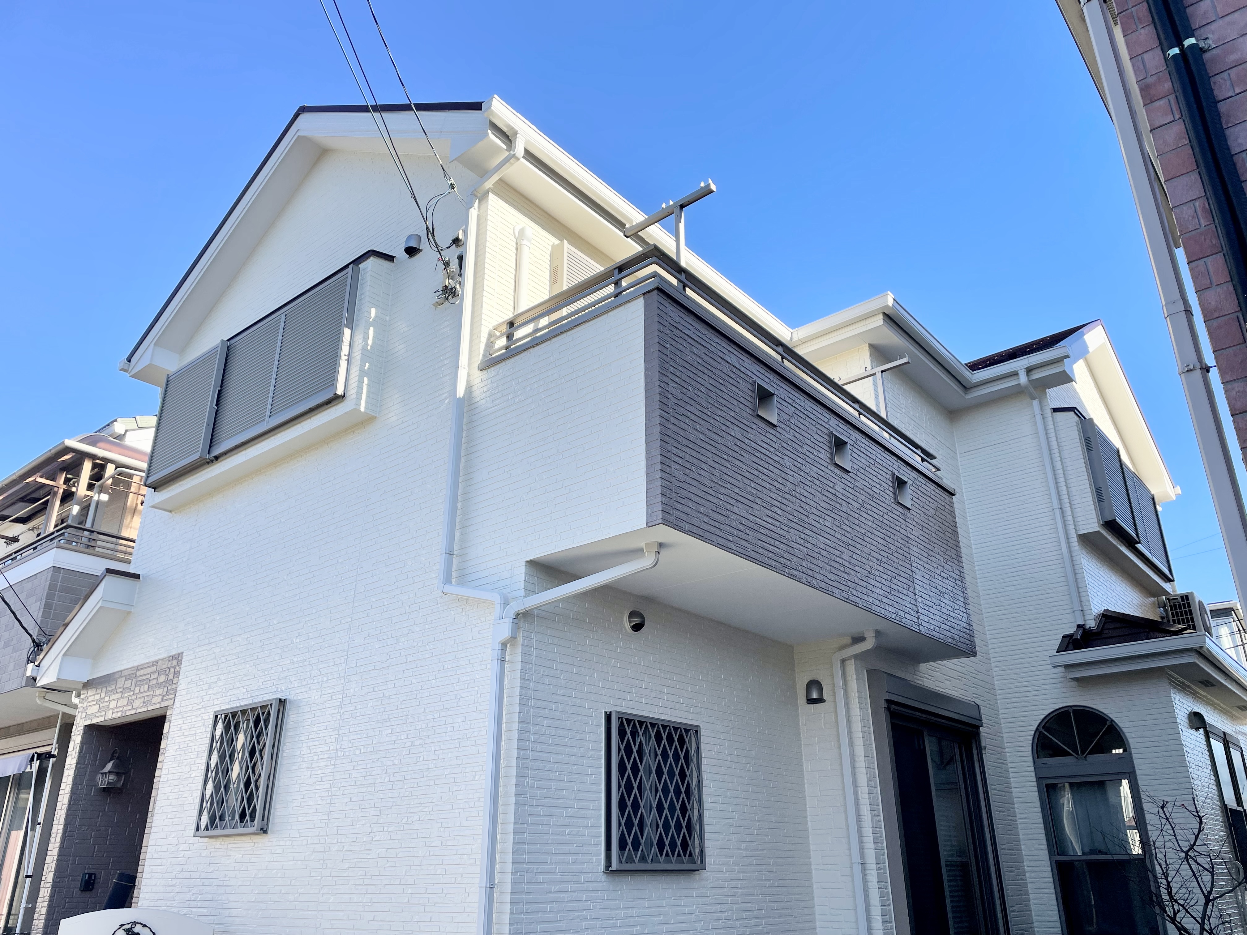 屋根も外壁もニッペ　パーフェクトシリーズ　素敵な外観に