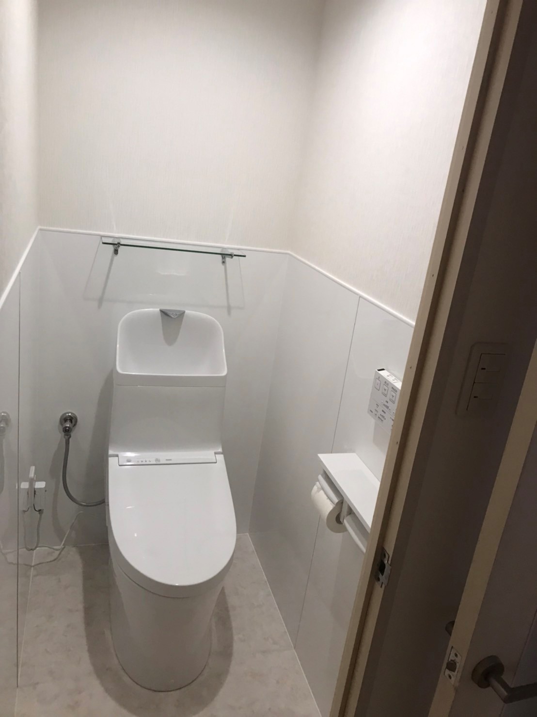 シンプルながらスタイリッシュなトイレに。
