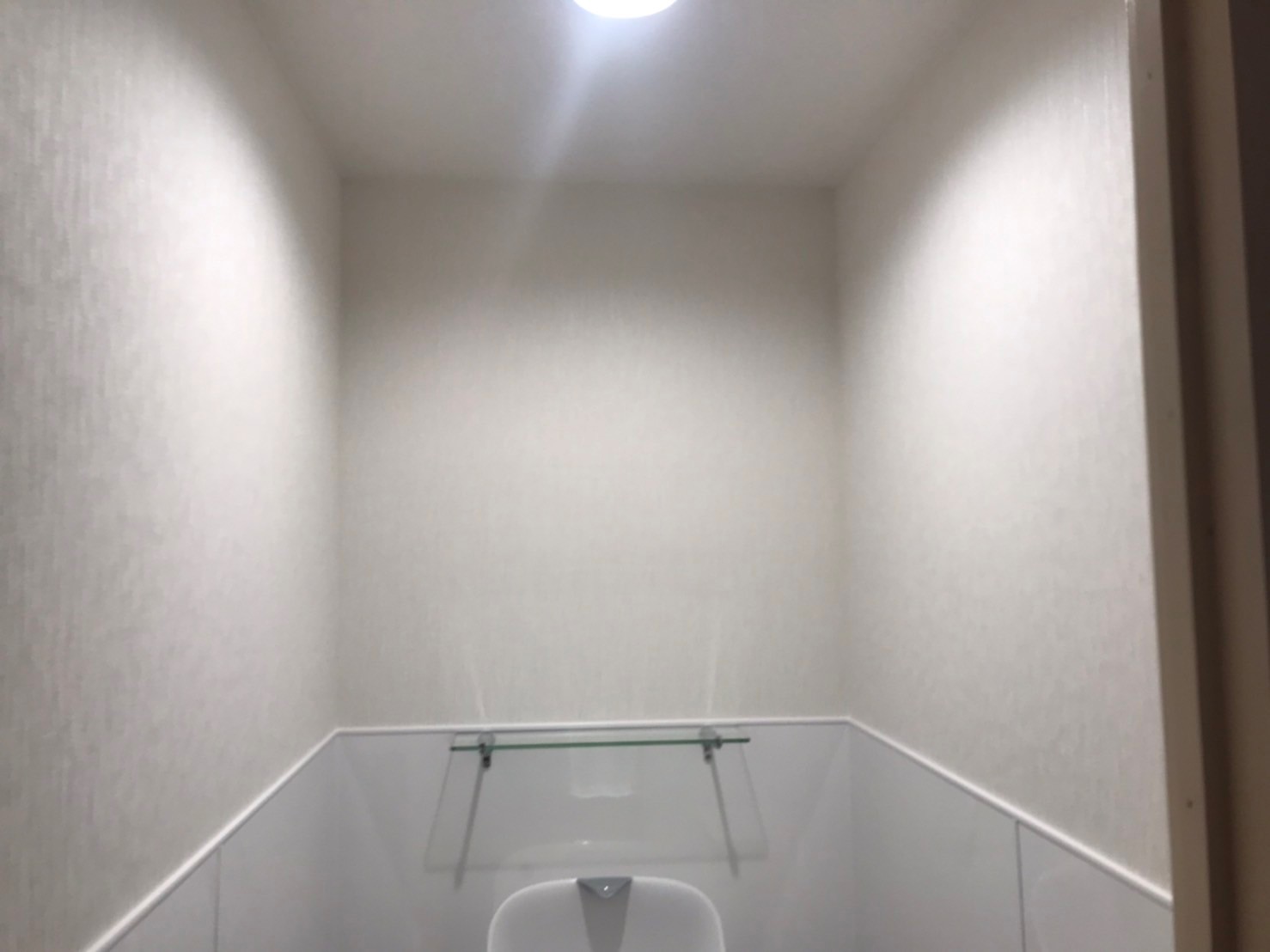 シンプルながらスタイリッシュなトイレに。