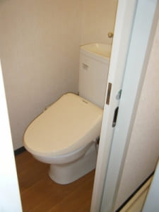 一体化されていた浴室・トイレを個別に分離