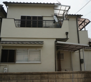 外部からの雨水を防ぐ外壁塗装・屋根の漆喰を補修
