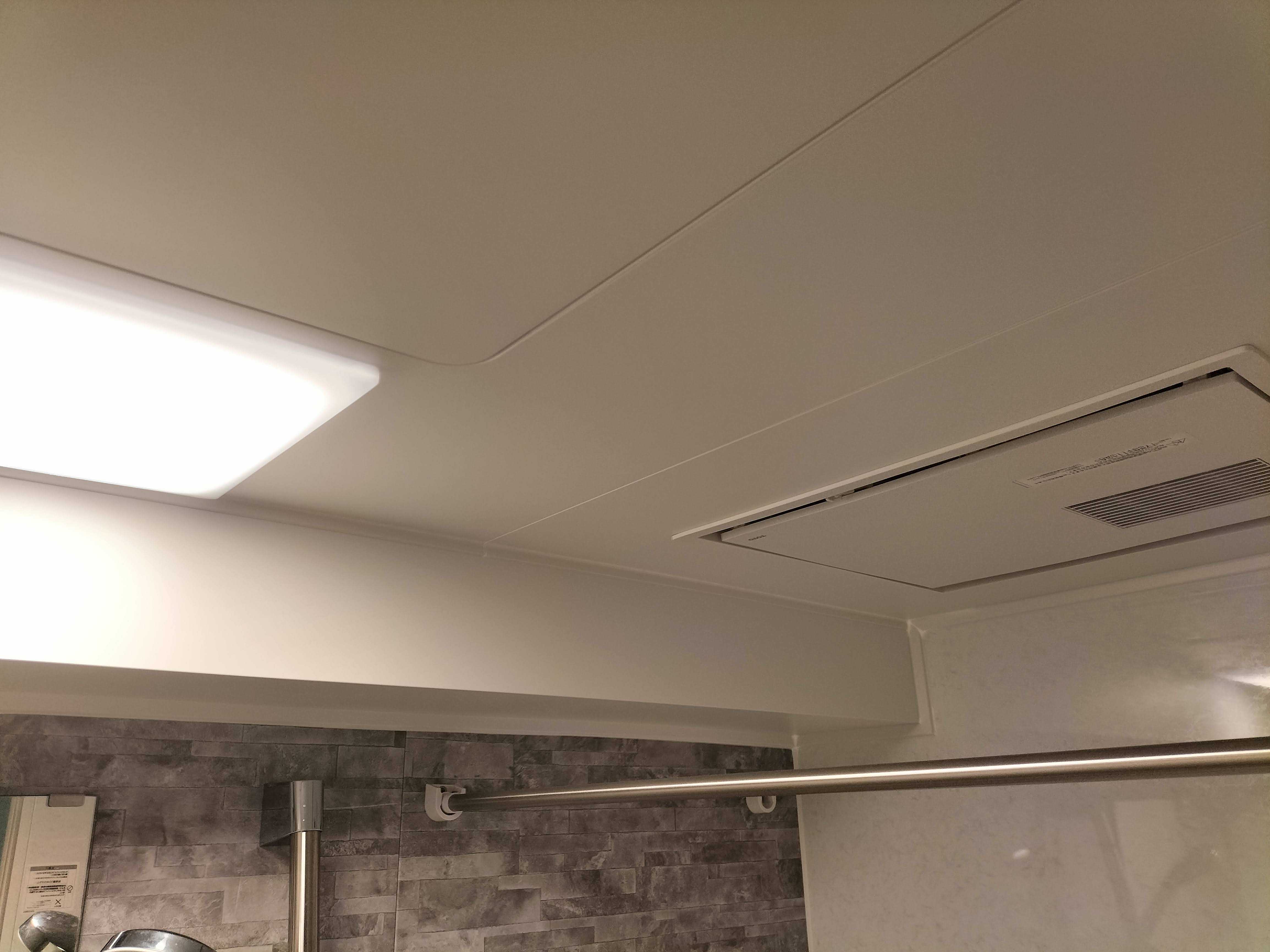 照明、浴室換気暖房乾燥機、ランドリーパイプ