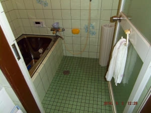 古い浴室から最新システムバスに取り換え