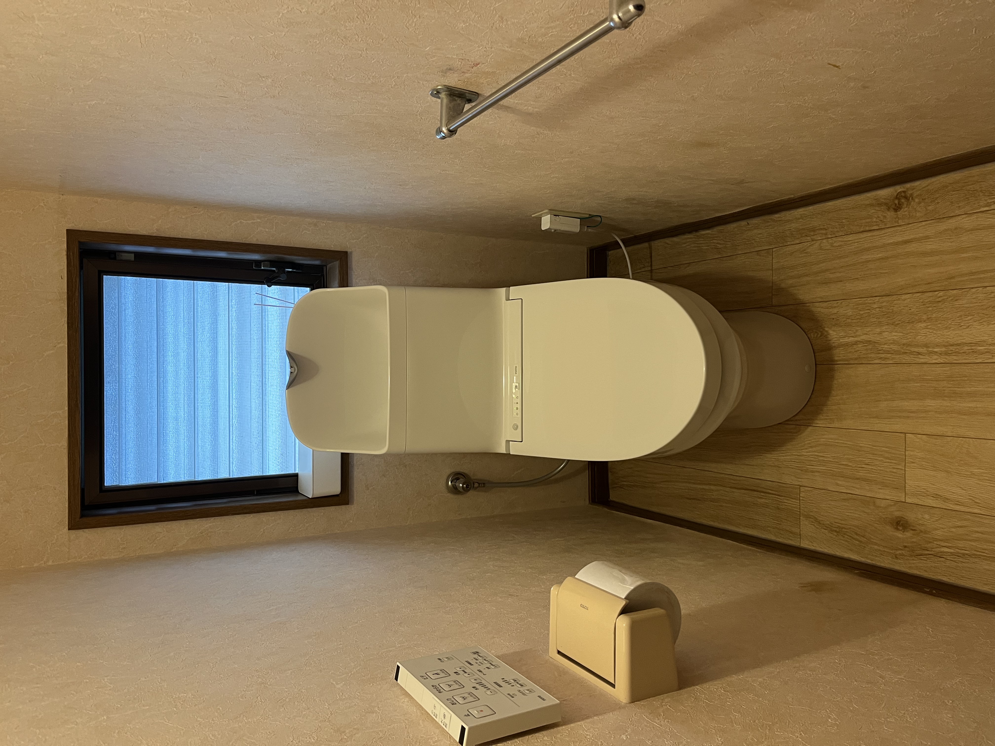 �����ۂ��ؖڒ��̃N�b�V�����t���A��
�E�H�V�����b�g��̌^�֊�