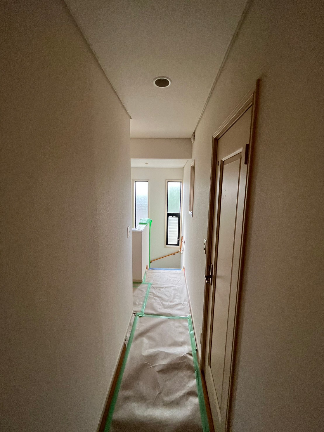 クロスを交換して室内が明るくなりました！