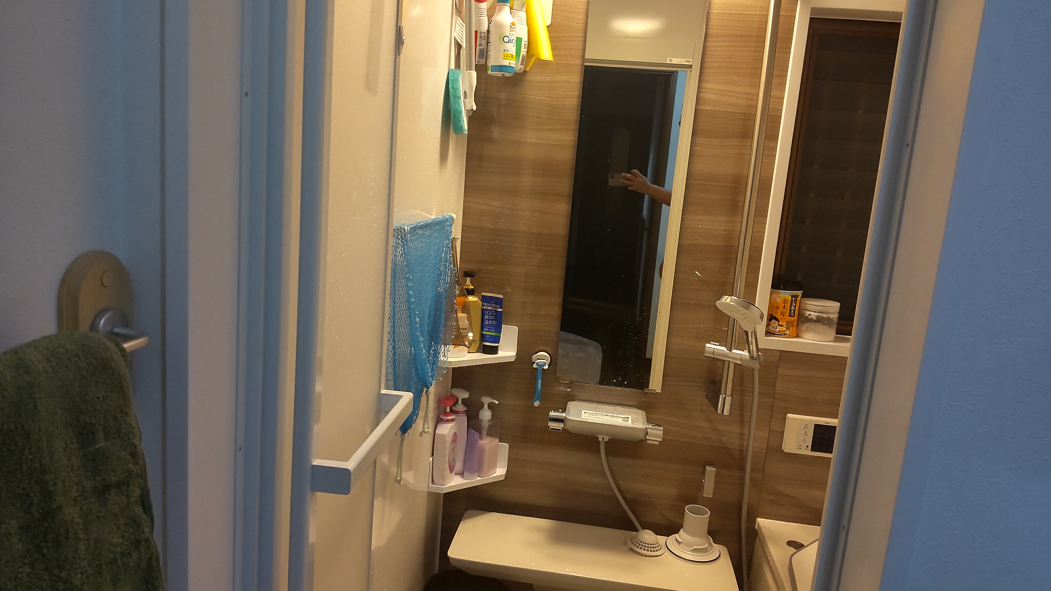 �A�N�Z���g�Ɉ�ʂ��E�b�f�B�ȕ��ɁB