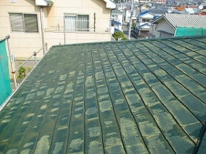 劣化していた屋根の防水性能を塗装で向上