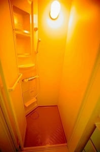 駐車場スペースを民宿として使える部屋に