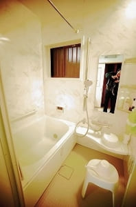 傷みが目立つ浴室を改装・洗面所・トイレも一新