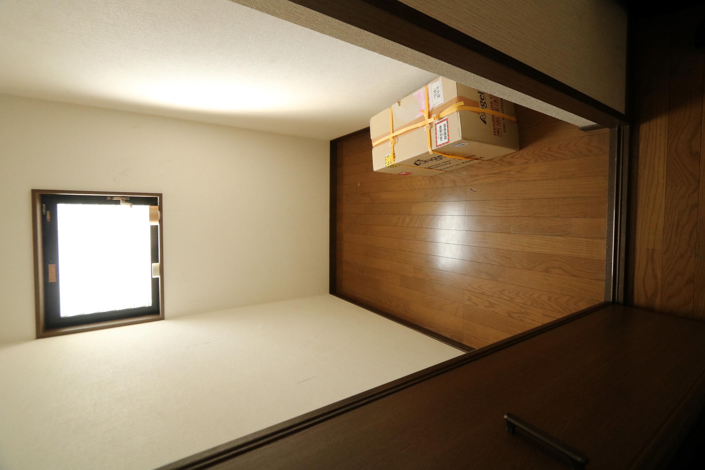 ２階の空き部屋でミニキッチンと浴室を設置