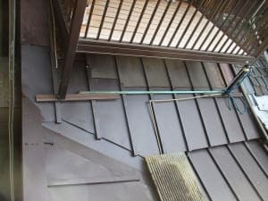 軽い軽量瓦に穿き替えで地震がきても安心