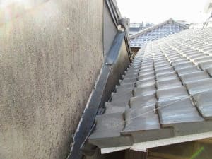 軽い軽量瓦に穿き替えで地震がきても安心