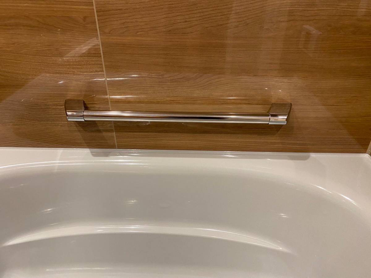 木目調の壁＆ダウンライトで落ち着いた空間に