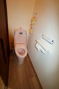 脱衣所をなくし浴室を大きく開放的な空間