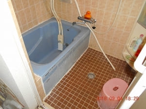 脱衣所をなくし浴室を大きく開放的な空間