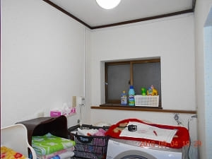 脱衣所をなくし浴室を大きく開放的な空間