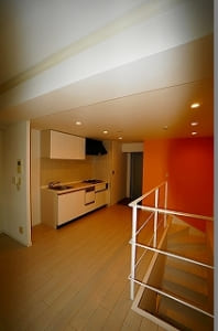 落ち着いた雰囲気の部屋・傷んでいたクロスを貼り替え