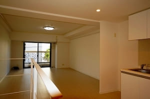 落ち着いた雰囲気の部屋・傷んでいたクロスを貼り替え