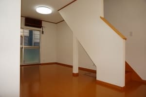 階段位置変更で開放的な空間