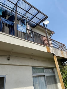 傷んでいた外壁を補修・ベランダも補強して設置