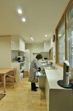 美容室を営んでいた空間をのんびり暮らせる住まいへ