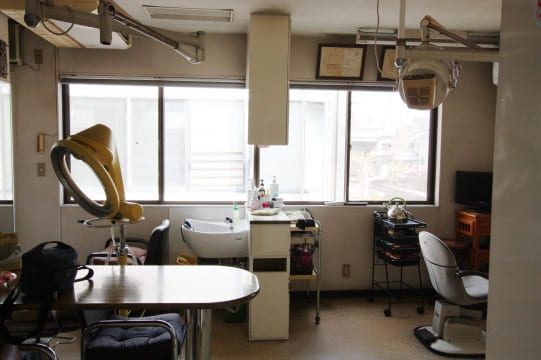 美容室を営んでいた空間をのんびり暮らせる住まいへ