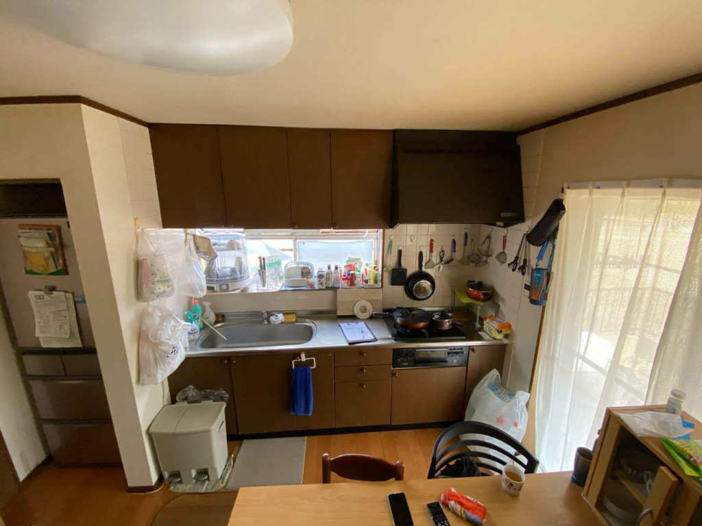 明るいカラーのキッチンに交換