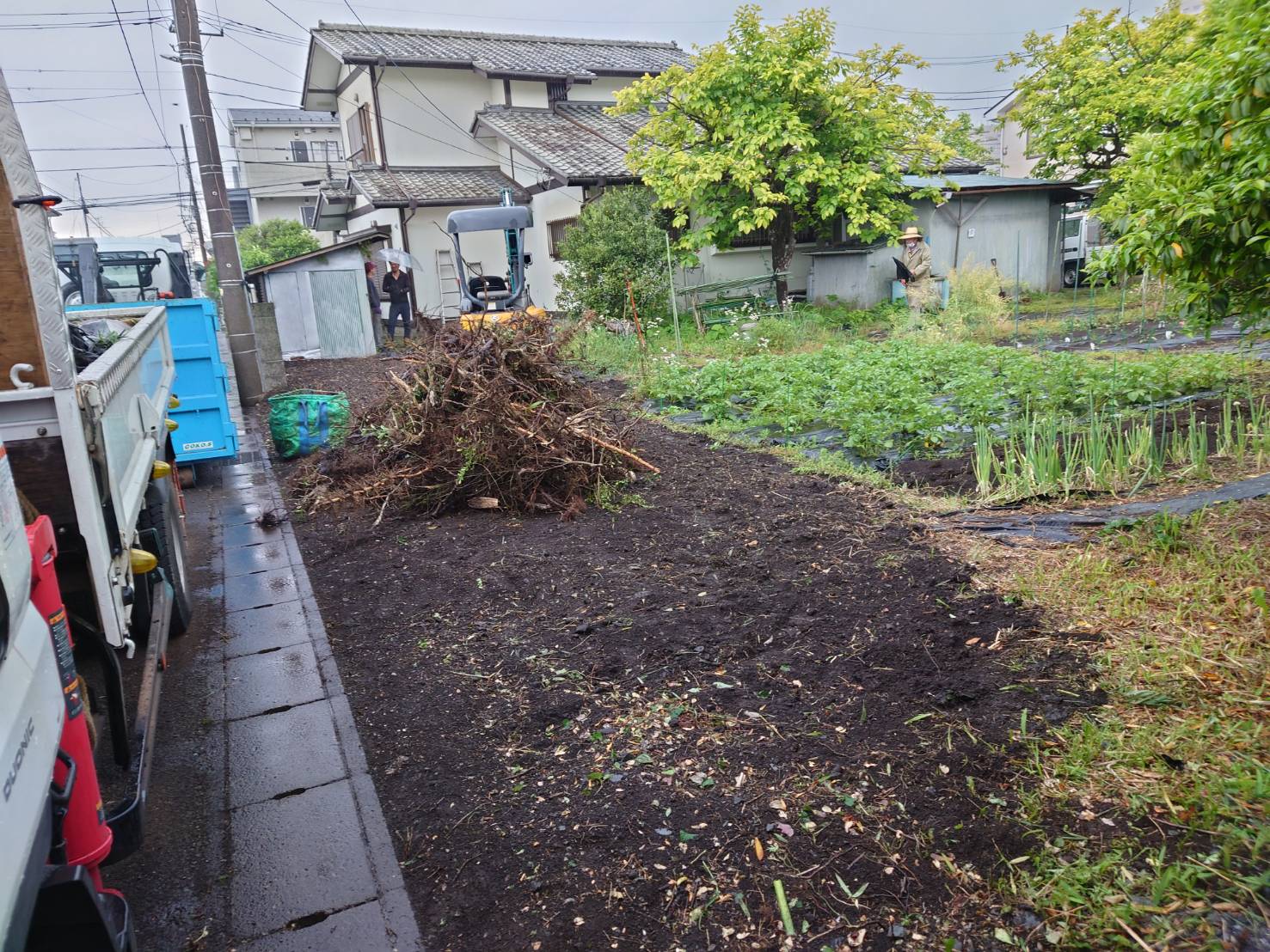 高く伸びた垣根からブロックフェンスへ