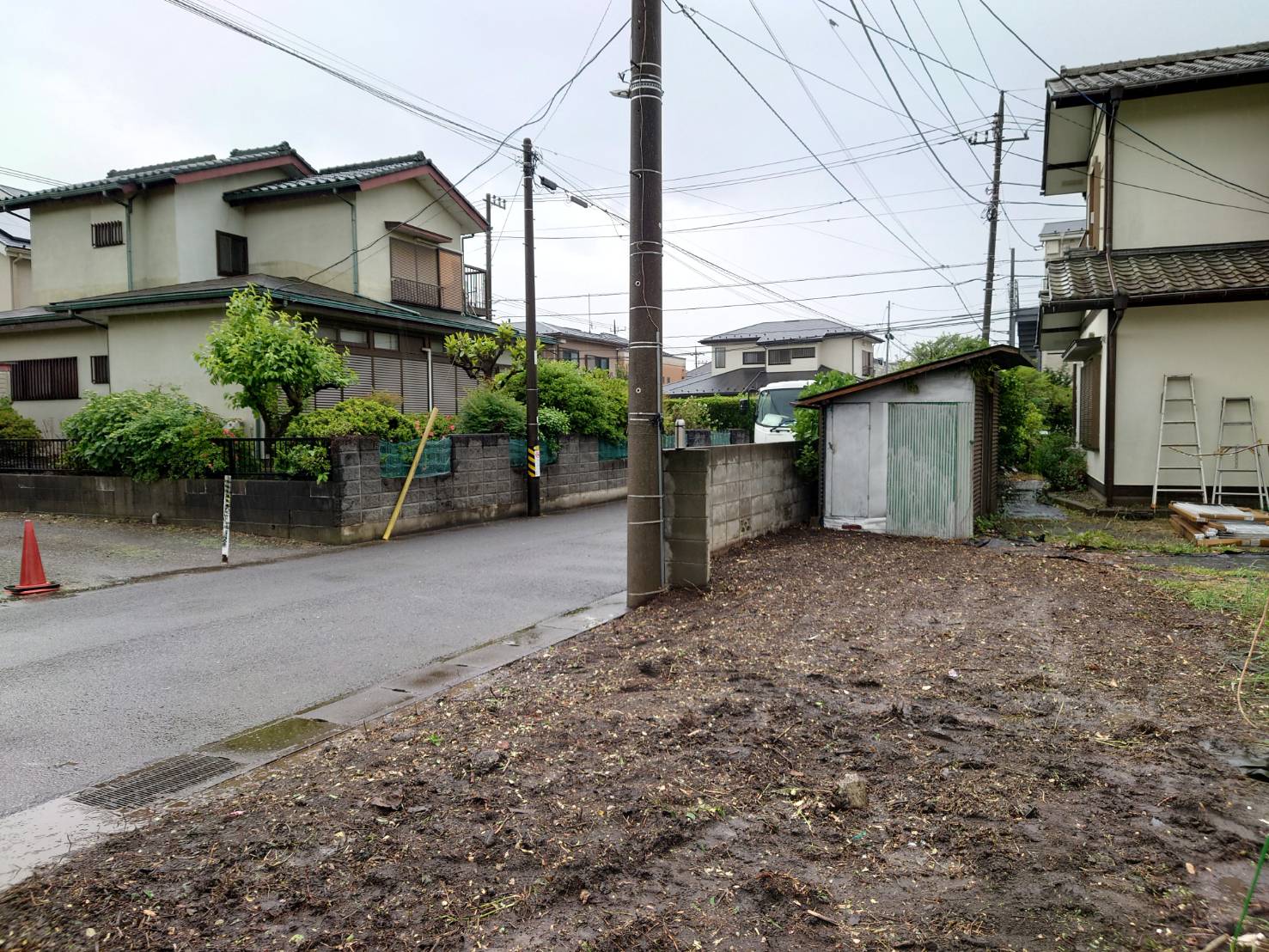 高く伸びた垣根からブロックフェンスへ