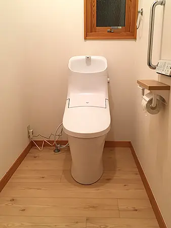 水色がアクセント・古い水まわり設備を一新