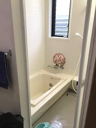 古くなったユニットバス・開けづらい窓も一緒に取り換え