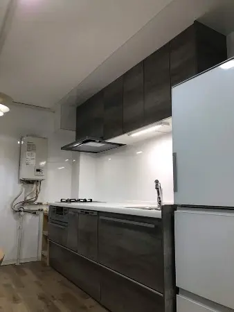 落ち着いた色合いのオシャレなキッチン