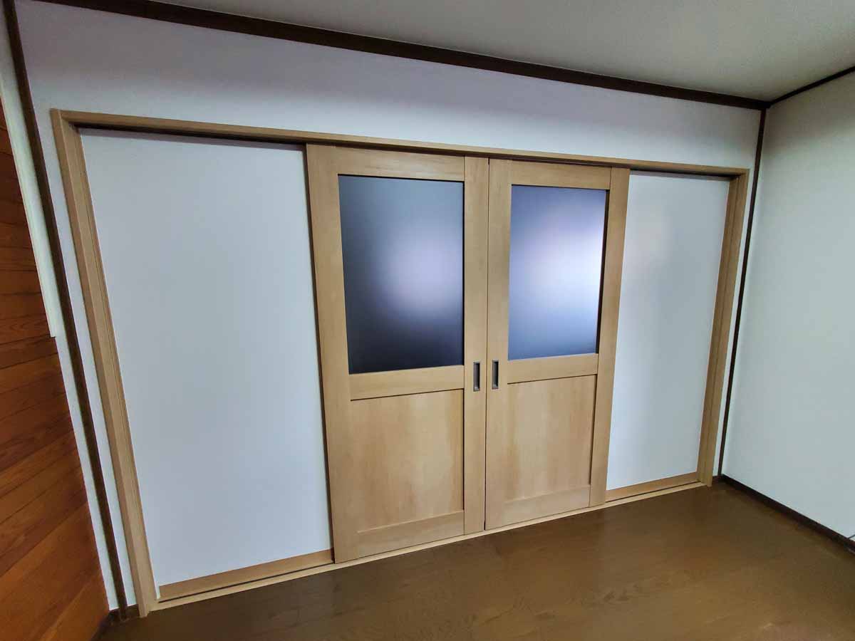 稼働間仕切りを引き分け戸に変更